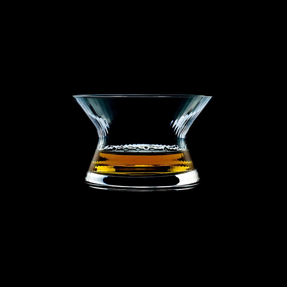 whiskira_neat_glass_spinning_premium_craftmanship_japanese_whisky_whiskey_premium
